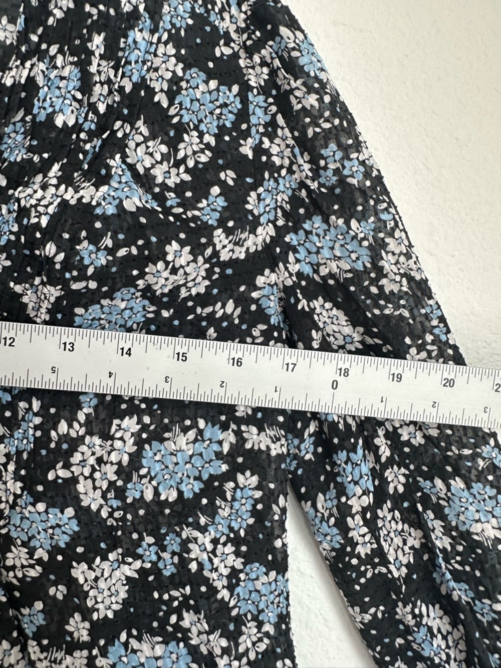 Veronica beard lowell floral blouse silk V-neck long sleeve top size 4 - Picture 15 of 16